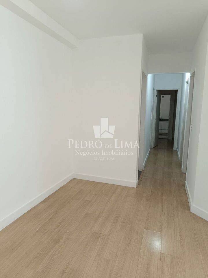 Apartamento de 80 m² com 3 dormitorios e 2 vagas.