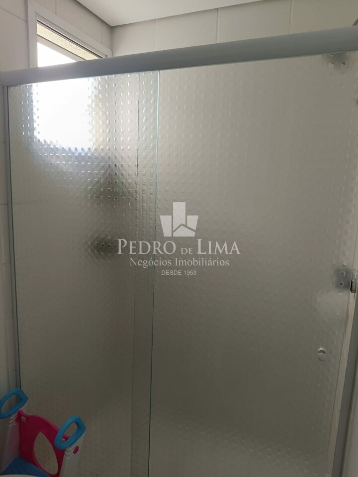 Apartamento de 80 m² com 3 dormitorios e 2 vagas.