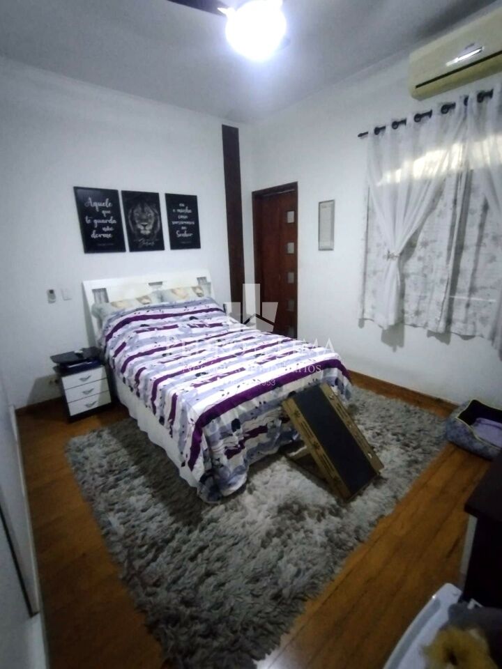 Sobrado com 3 quartos sendo 1 suite, 3 banheiros, 1 vaga de garagem, churrasqueira