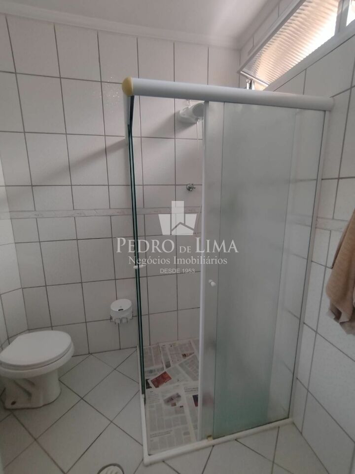 Sobrado com 3 quartos sendo 1 suite, 3 banheiros, 1 vaga de garagem, churrasqueira