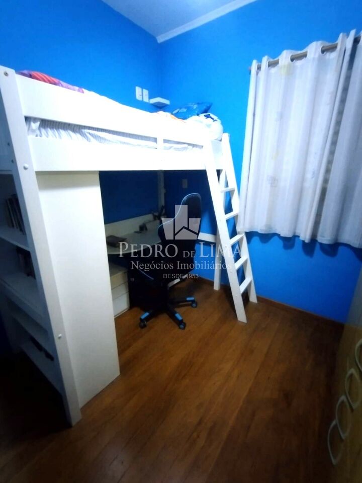 Sobrado com 3 quartos sendo 1 suite, 3 banheiros, 1 vaga de garagem, churrasqueira