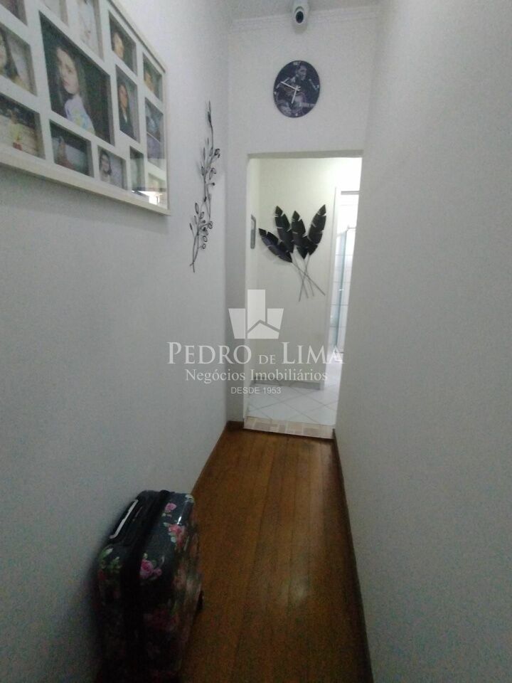 Sobrado com 3 quartos sendo 1 suite, 3 banheiros, 1 vaga de garagem, churrasqueira