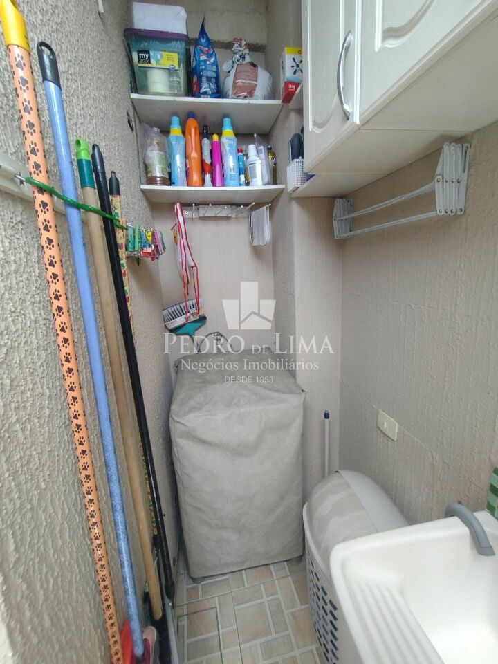 Sobrado com 3 quartos sendo 1 suite, 3 banheiros, 1 vaga de garagem, churrasqueira