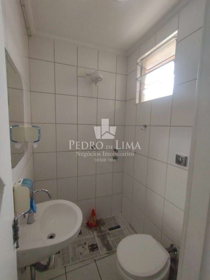Sobrado com 3 quartos sendo 1 suite, 3 banheiros, 1 vaga de garagem, churrasqueira