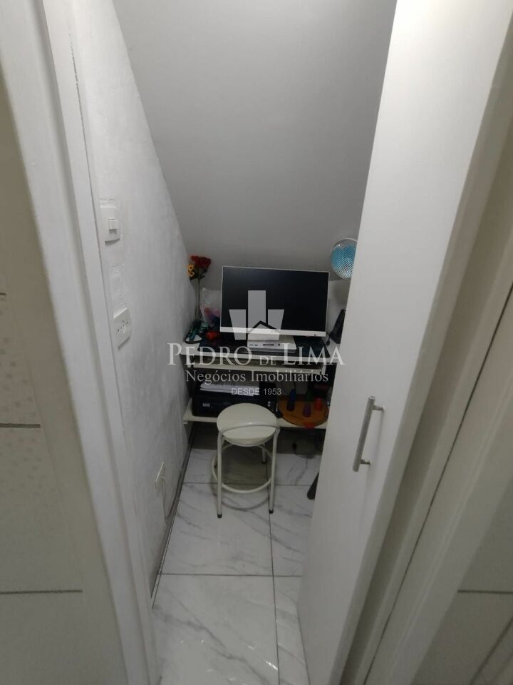 Sobrado com 3 quartos sendo 1 suite, 3 banheiros, 1 vaga de garagem, churrasqueira