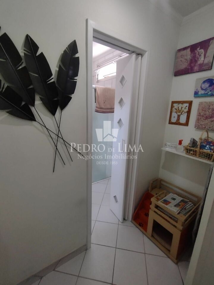 Sobrado com 3 quartos sendo 1 suite, 3 banheiros, 1 vaga de garagem, churrasqueira