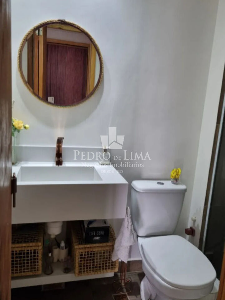 Apartamento 3 dormitorios sendo 1 suite, 2 banheiros, 1 vaga de garagem.