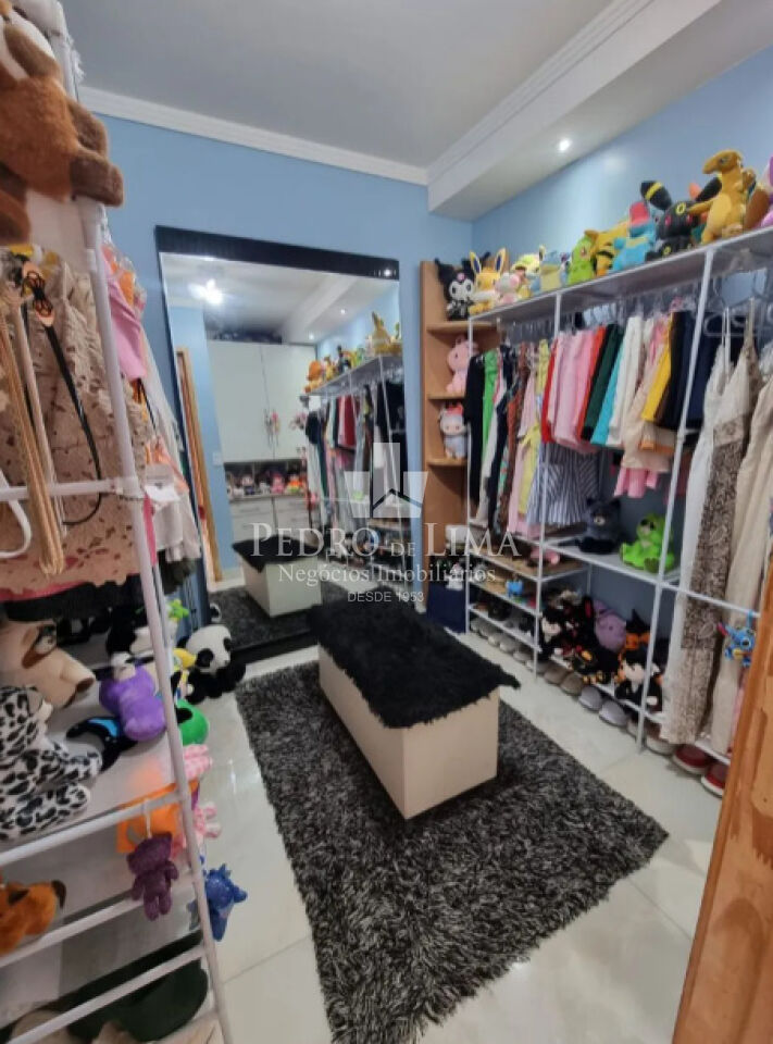 Apartamento 3 dormitorios sendo 1 suite, 2 banheiros, 1 vaga de garagem.