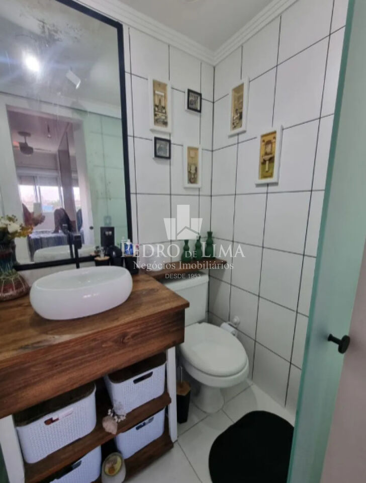 Apartamento 3 dormitorios sendo 1 suite, 2 banheiros, 1 vaga de garagem.