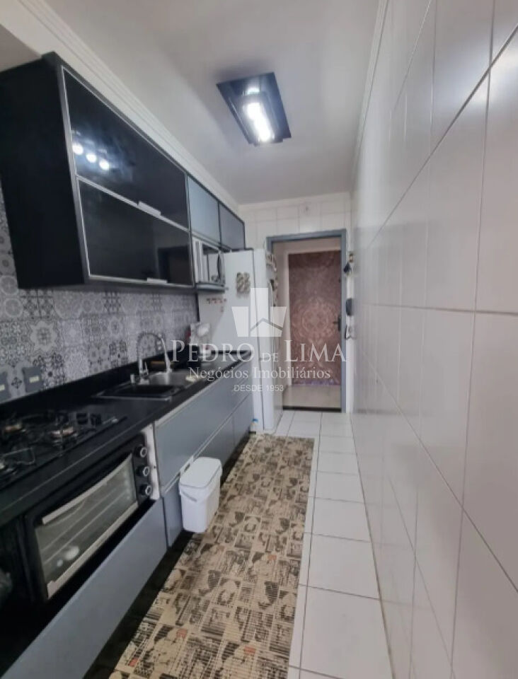 Apartamento 3 dormitorios sendo 1 suite, 2 banheiros, 1 vaga de garagem.