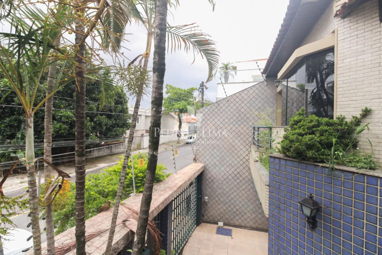 Sobrado com 3 dormitorios sendo 1 suite, 3 banheiros, espaço gourmet, 5 vagas de garagem, Tatuapé