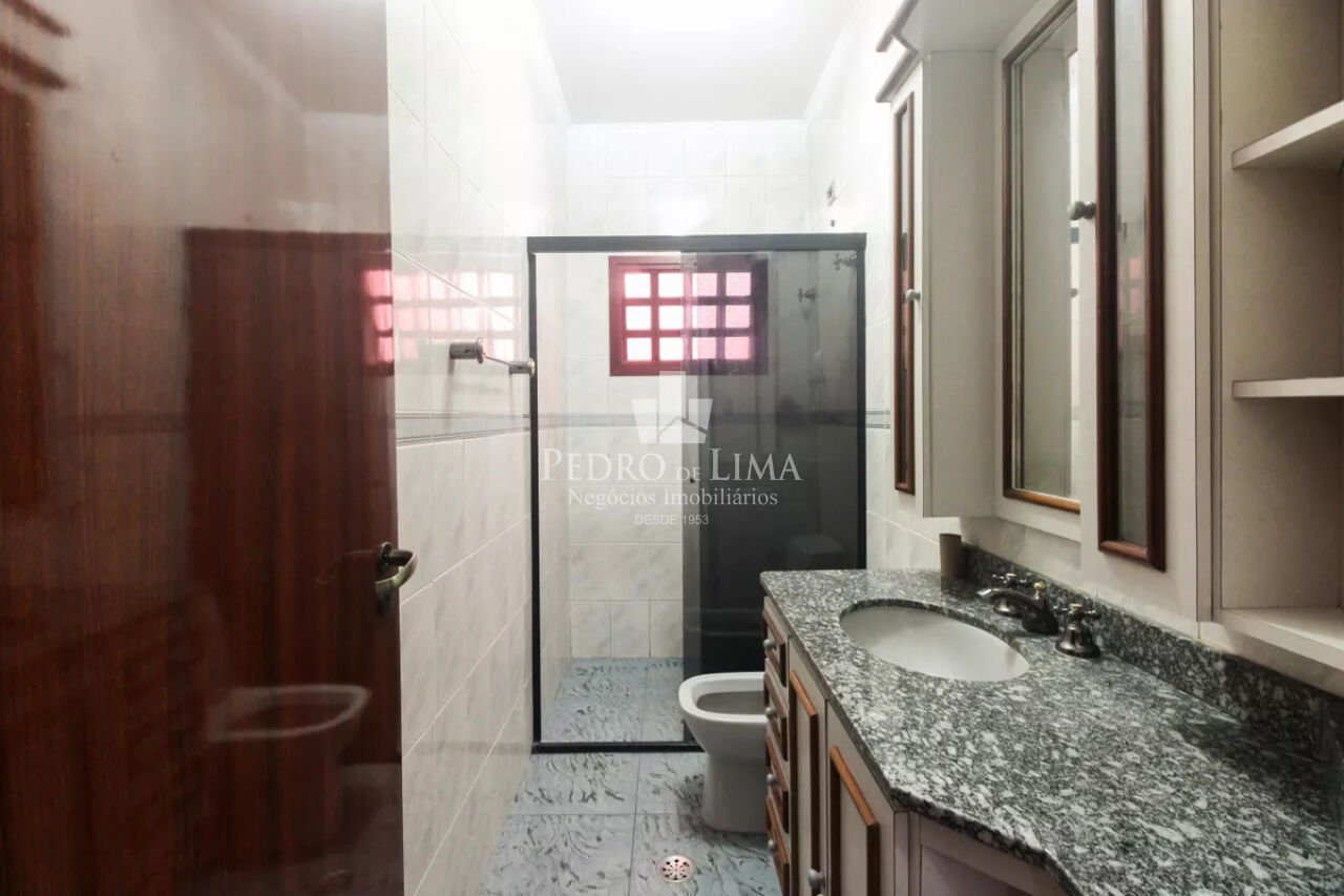 Sobrado com 3 dormitorios sendo 1 suite, 3 banheiros, espaço gourmet, 5 vagas de garagem, Tatuapé
