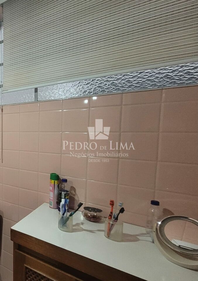 Sobrado Frontal Amplo ao lado do Corinthians, ideal para quem busca espaço e fácil acesso a região