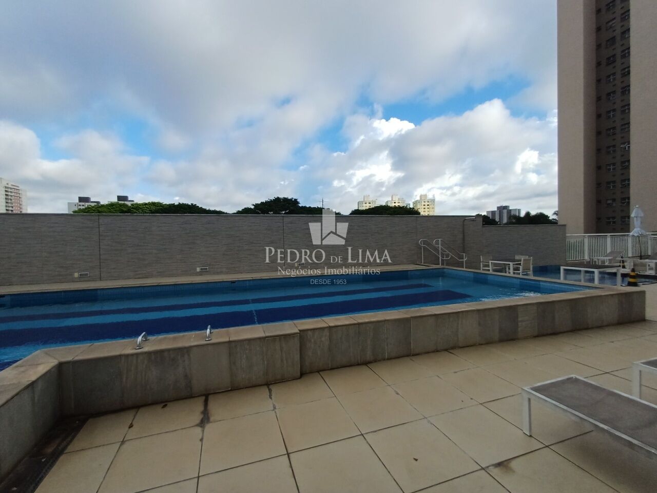 Apartamento em frente a estação do Metrô Bresser Mooca, 35m2, 1 suíte e 1 vaga, mobiliado.