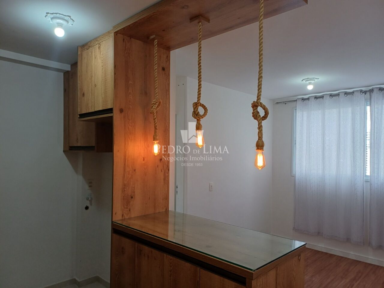 Apartamento em frente a estação do Metrô Bresser Mooca, 35m2, 1 suíte e 1 vaga, mobiliado.