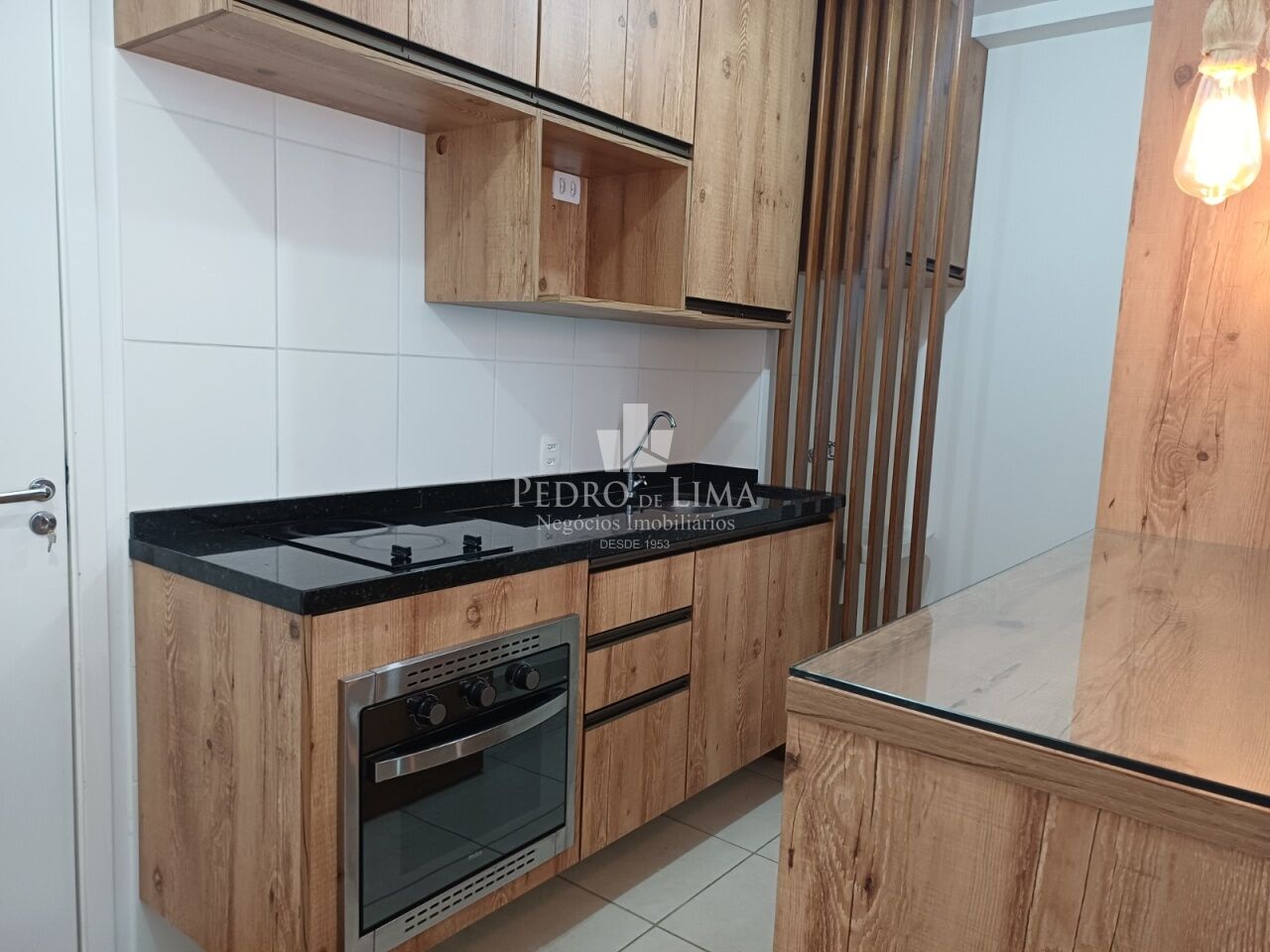 Apartamento em frente a estação do Metrô Bresser Mooca, 35m2, 1 suíte e 1 vaga, mobiliado.