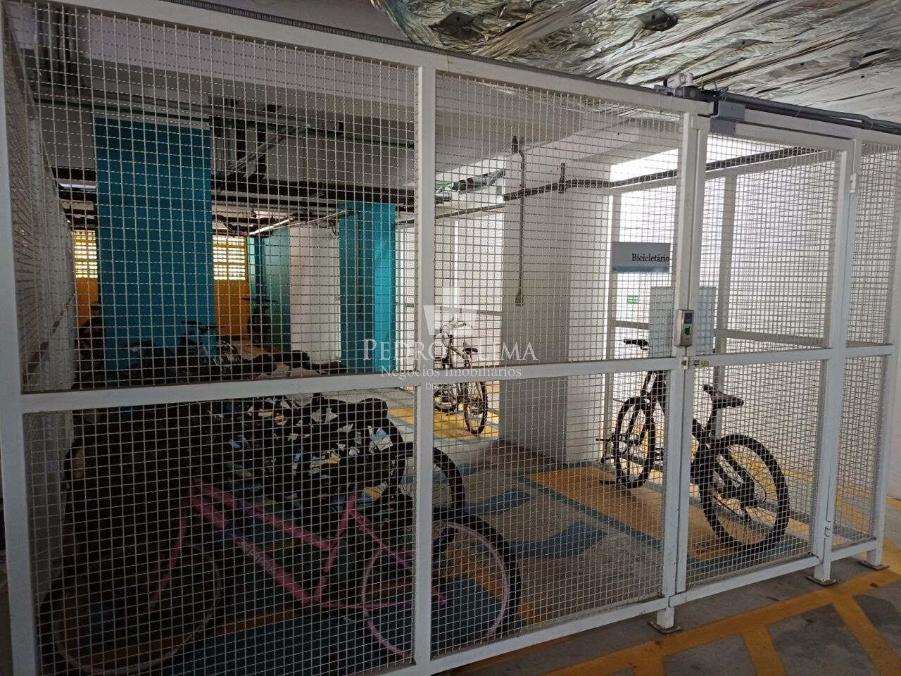 Apartamento em frente a estação do Metrô Bresser Mooca, 35m2, 1 suíte e 1 vaga, mobiliado.