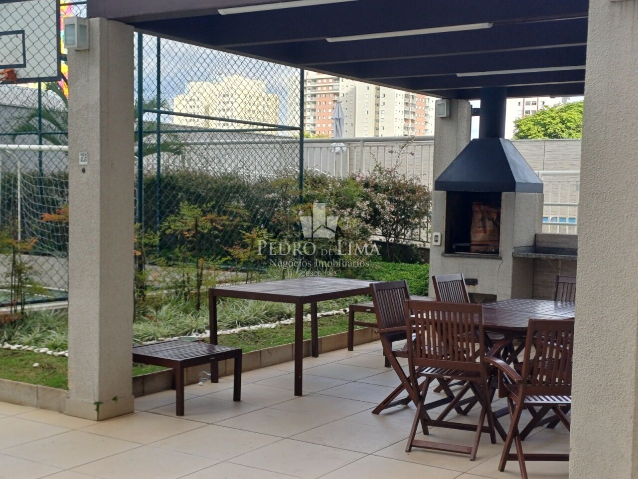 Apartamento em frente a estação do Metrô Bresser Mooca, 35m2, 1 suíte e 1 vaga, mobiliado.