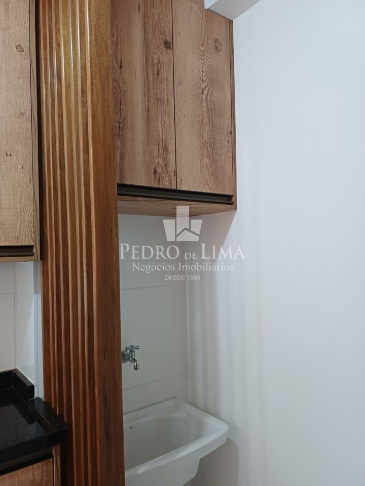 Apartamento em frente a estação do Metrô Bresser Mooca, 35m2, 1 suíte e 1 vaga, mobiliado.