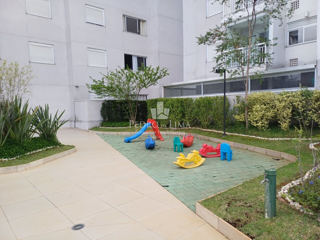 Apartamento em frente a estação do Metrô Bresser Mooca, 35m2, 1 suíte e 1 vaga, mobiliado.