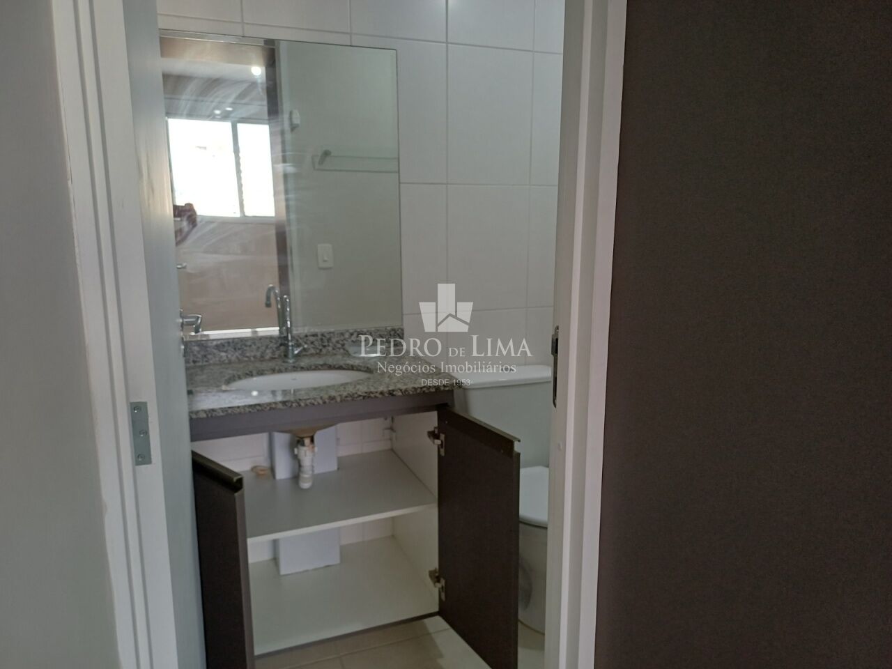 Apartamento em frente a estação do Metrô Bresser Mooca, 35m2, 1 suíte e 1 vaga, mobiliado.