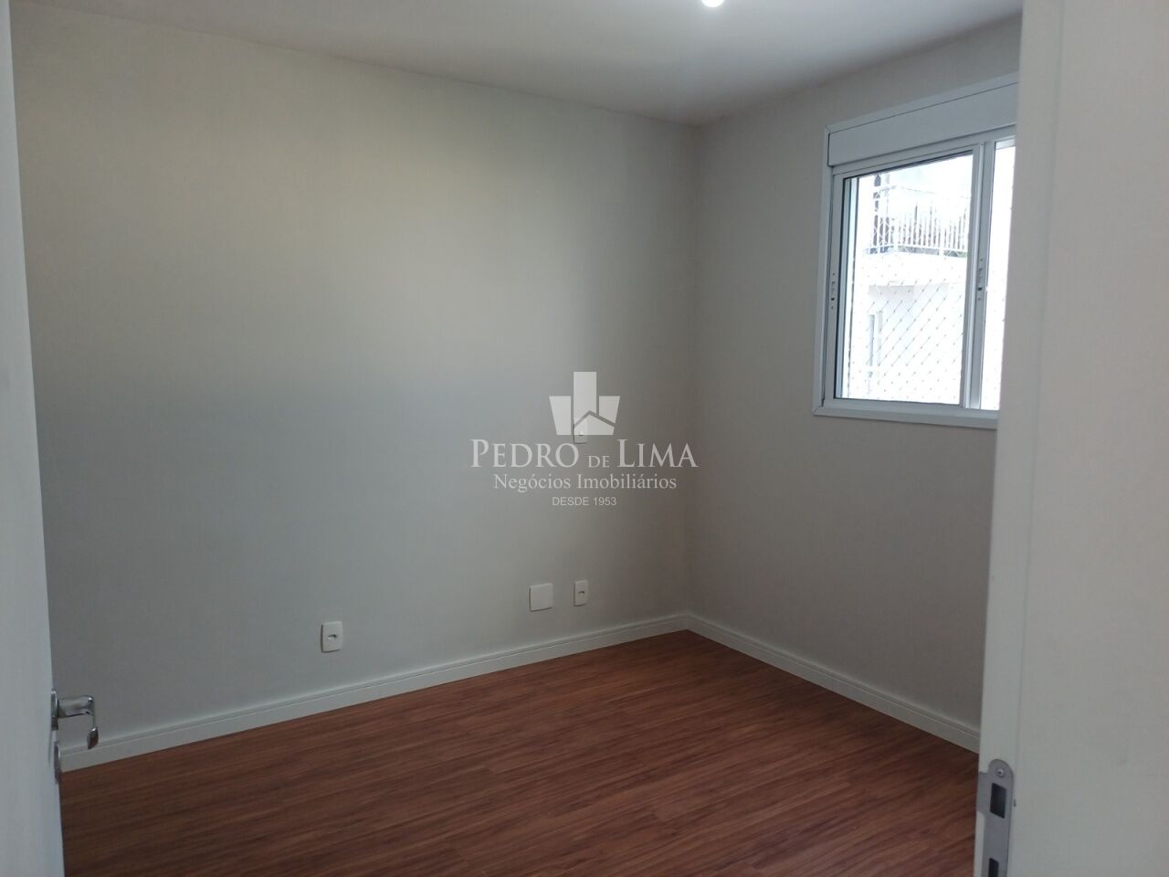 Apartamento em frente a estação do Metrô Bresser Mooca, 35m2, 1 suíte e 1 vaga, mobiliado.