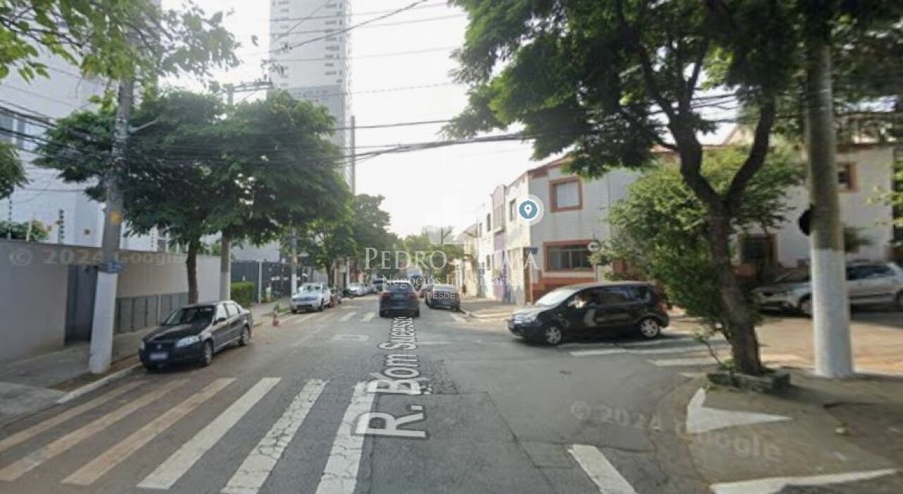 Terreno na regiaõ do Tatuapé, 154m2, com casa antiga para reformar ou demolir.