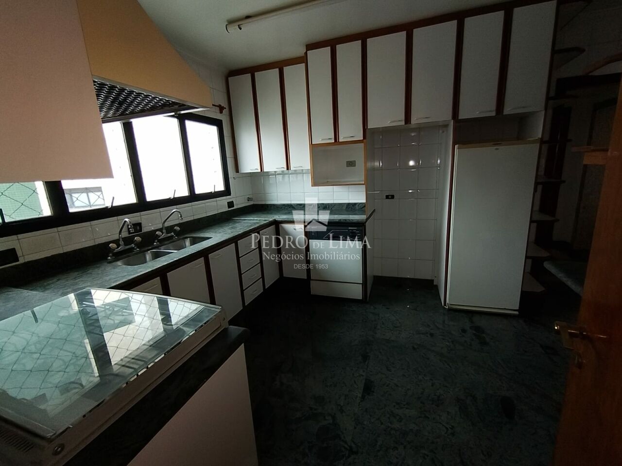 Apartamento de Alto Padrão ,Mobiliado,3 Dormitórios (uma suíte) e Duas Vagas no Jardim Anália Franco