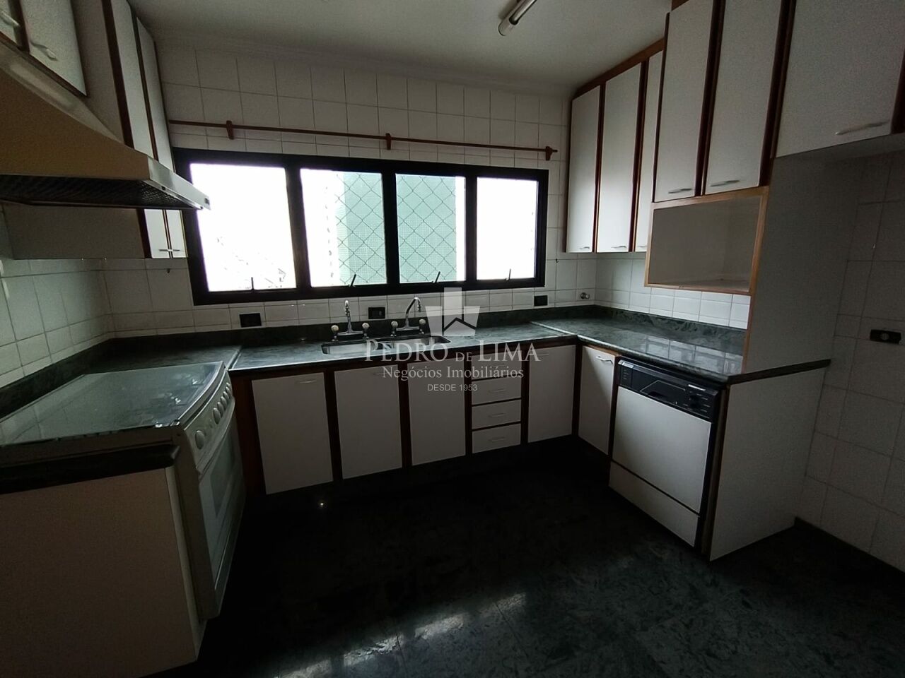 Apartamento de Alto Padrão ,Mobiliado,3 Dormitórios (uma suíte) e Duas Vagas no Jardim Anália Franco