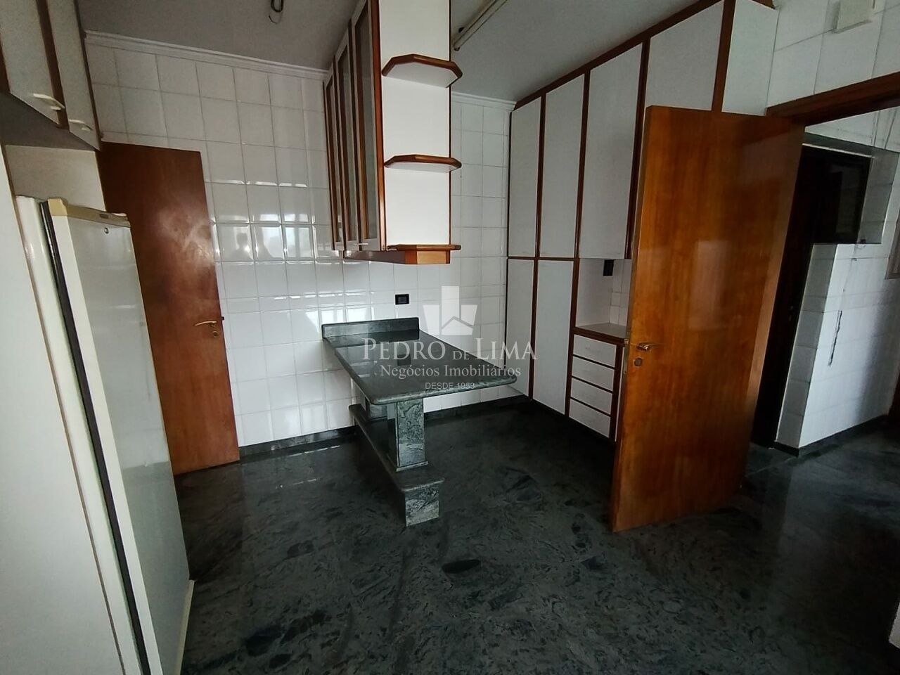 Apartamento de Alto Padrão ,Mobiliado,3 Dormitórios (uma suíte) e Duas Vagas no Jardim Anália Franco