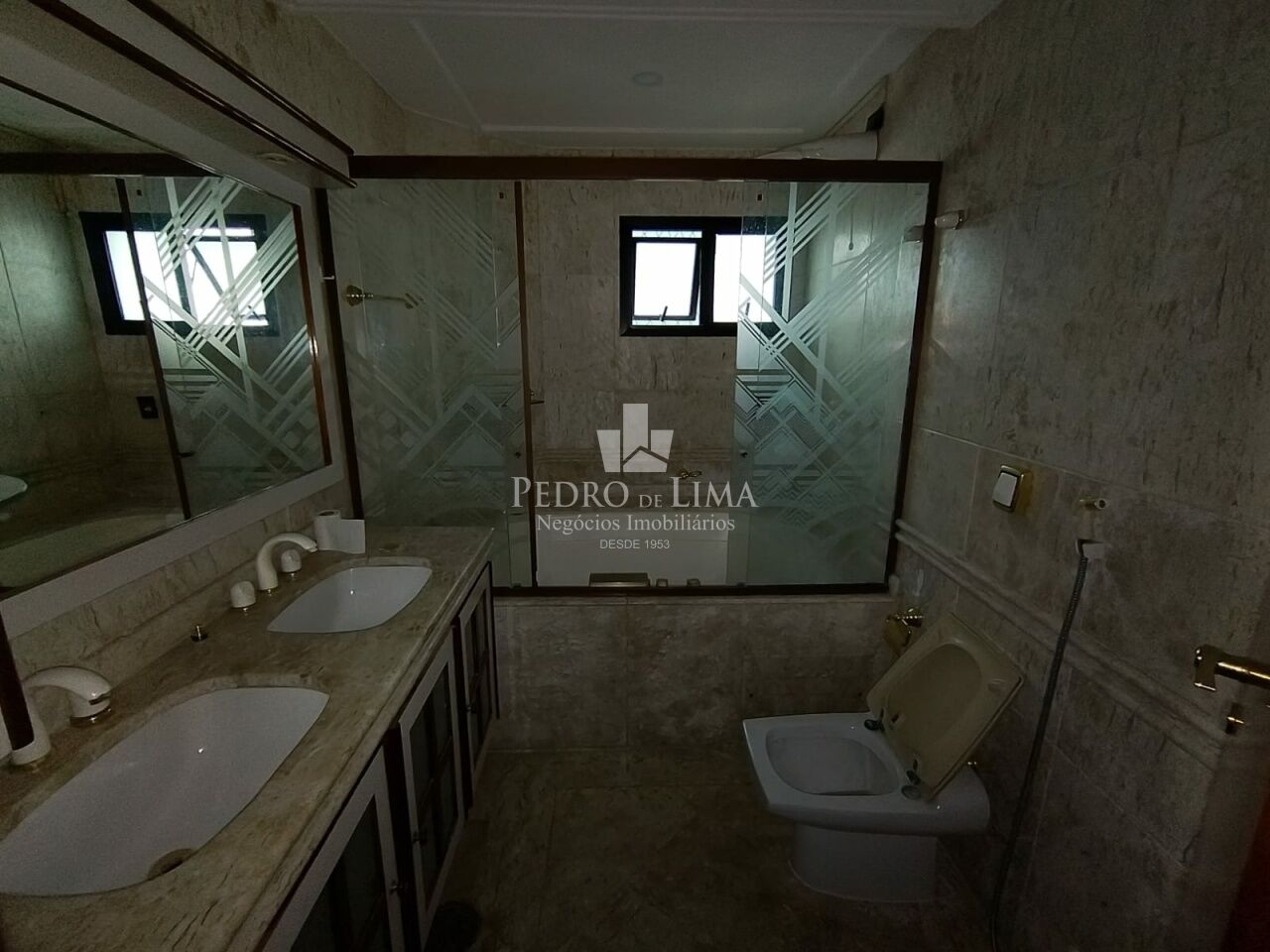 Apartamento de Alto Padrão ,Mobiliado,3 Dormitórios (uma suíte) e Duas Vagas no Jardim Anália Franco