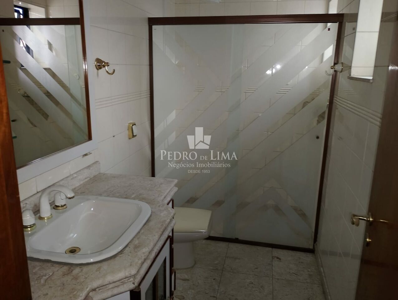 Apartamento de Alto Padrão ,Mobiliado,3 Dormitórios (uma suíte) e Duas Vagas no Jardim Anália Franco