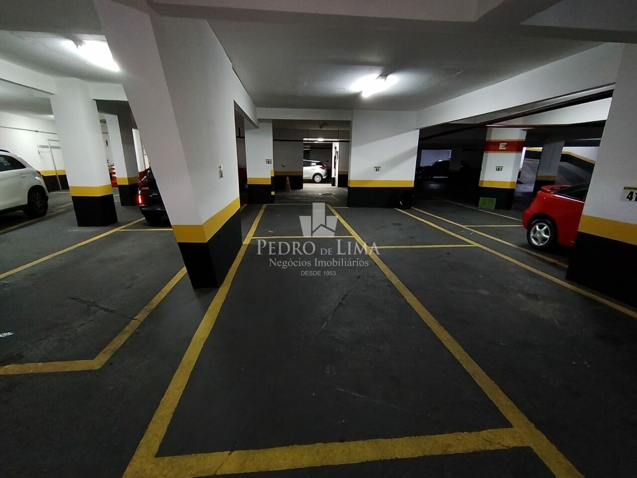 Apartamento de Alto Padrão ,Mobiliado,3 Dormitórios (uma suíte) e Duas Vagas no Jardim Anália Franco