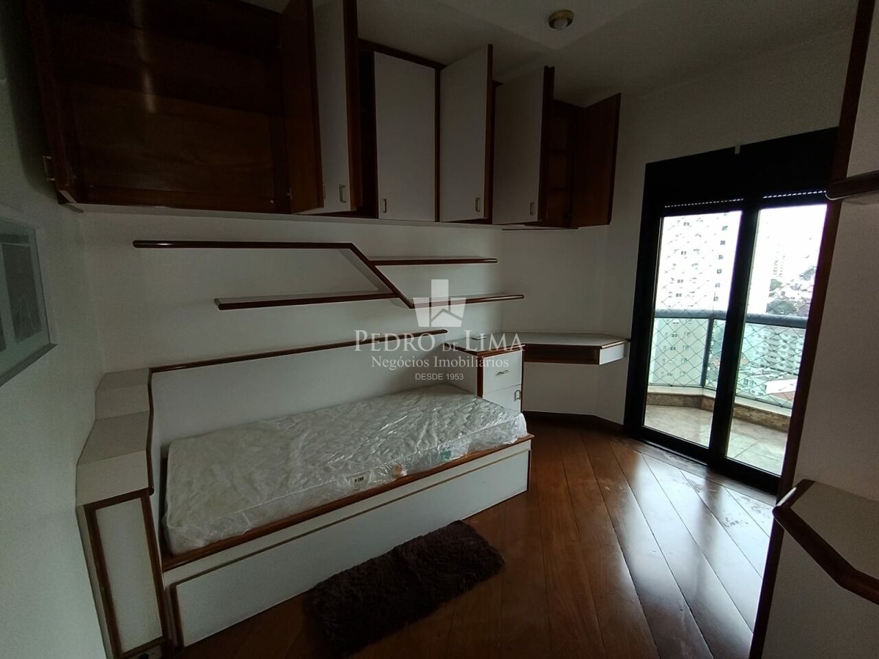 Apartamento de Alto Padrão ,Mobiliado,3 Dormitórios (uma suíte) e Duas Vagas no Jardim Anália Franco
