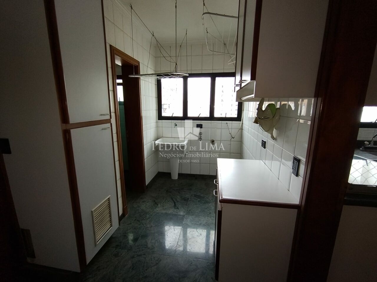 Apartamento de Alto Padrão ,Mobiliado,3 Dormitórios (uma suíte) e Duas Vagas no Jardim Anália Franco