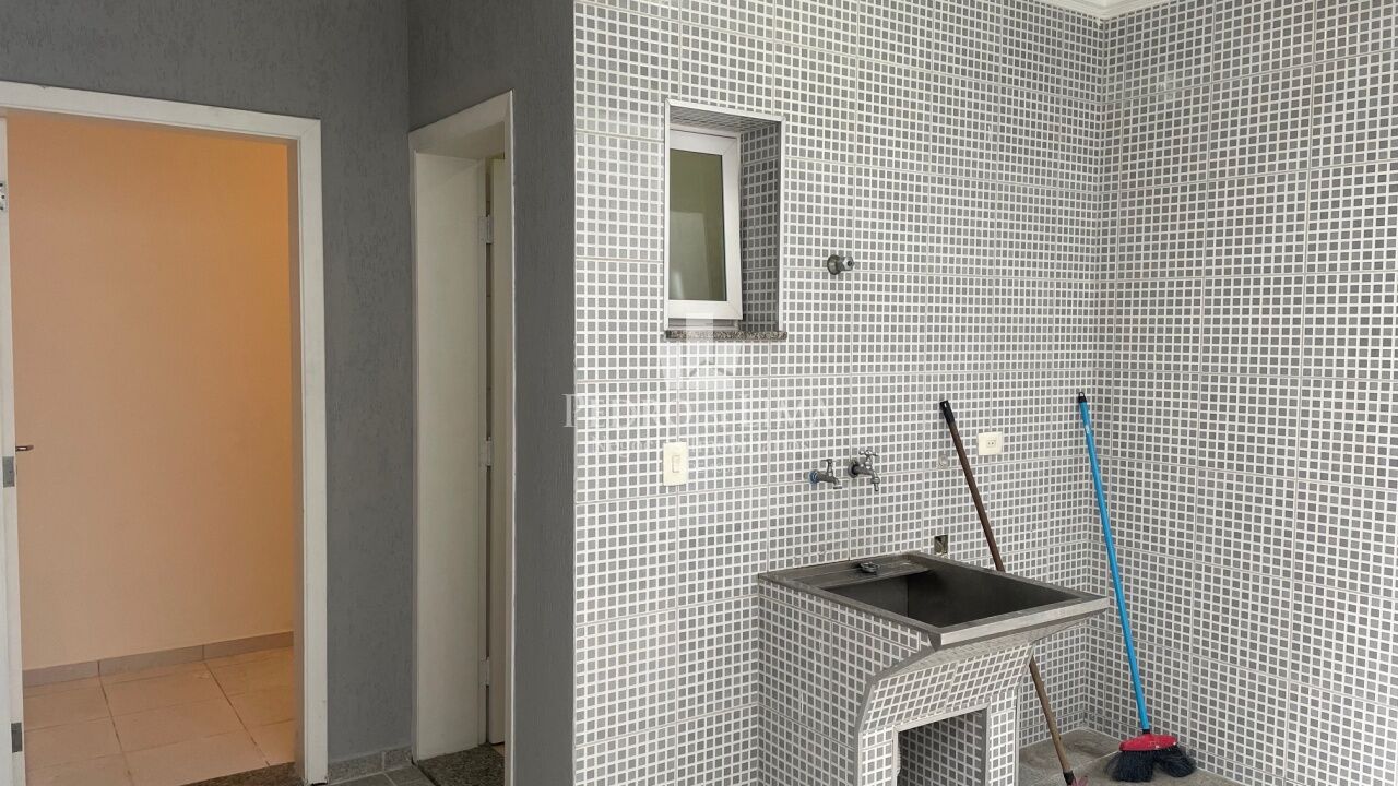 Casa térrea 95m² ótima localização 