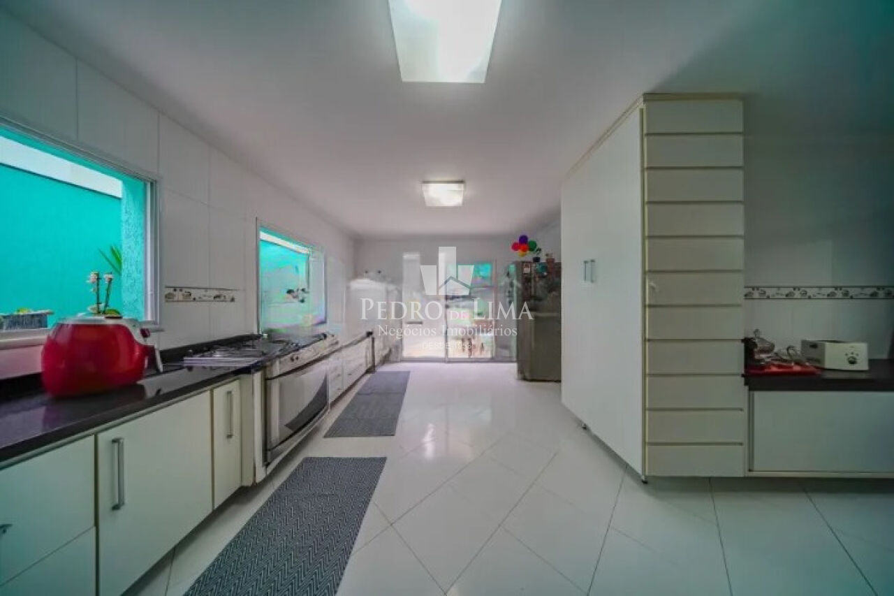 Sobrado 3 suites 6 vagas no Jardim Taxtil