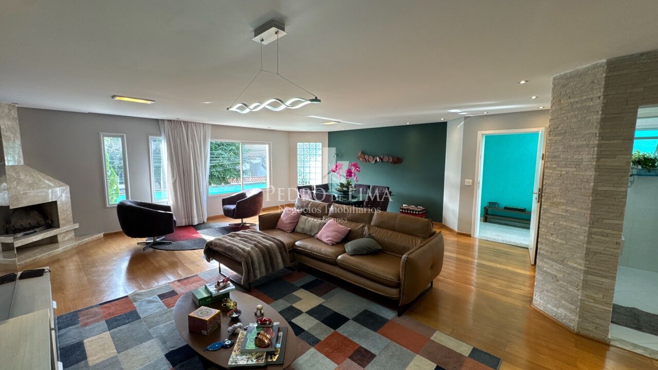 Sobrado 3 suites 6 vagas no Jardim Taxtil