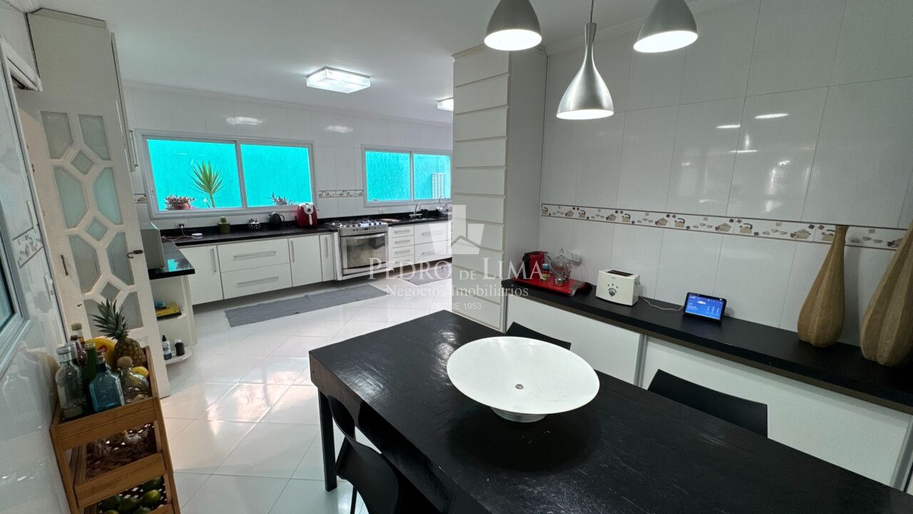 Sobrado 3 suites 6 vagas no Jardim Taxtil