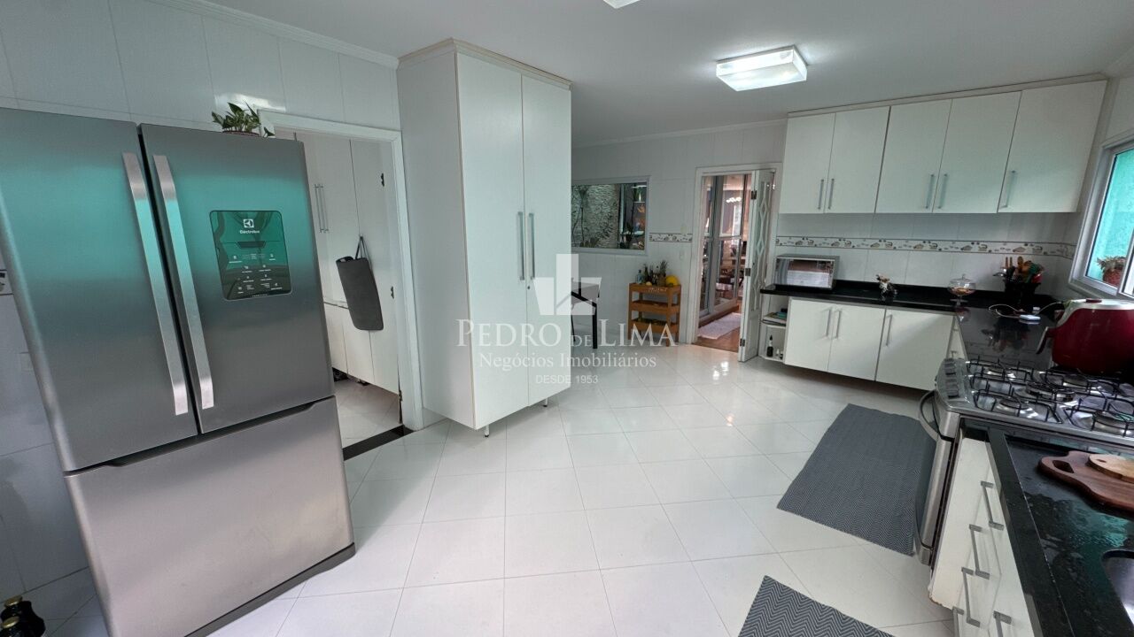 Sobrado 3 suites 6 vagas no Jardim Taxtil