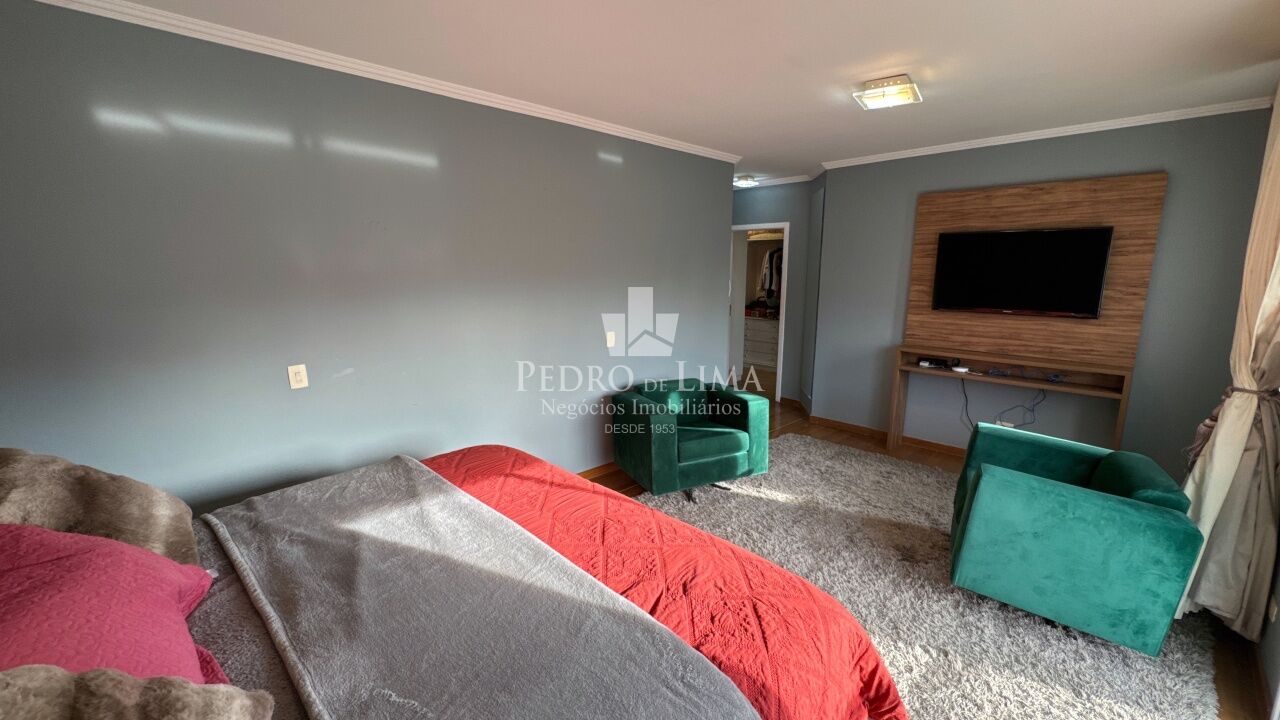 Sobrado 3 suites 6 vagas no Jardim Taxtil