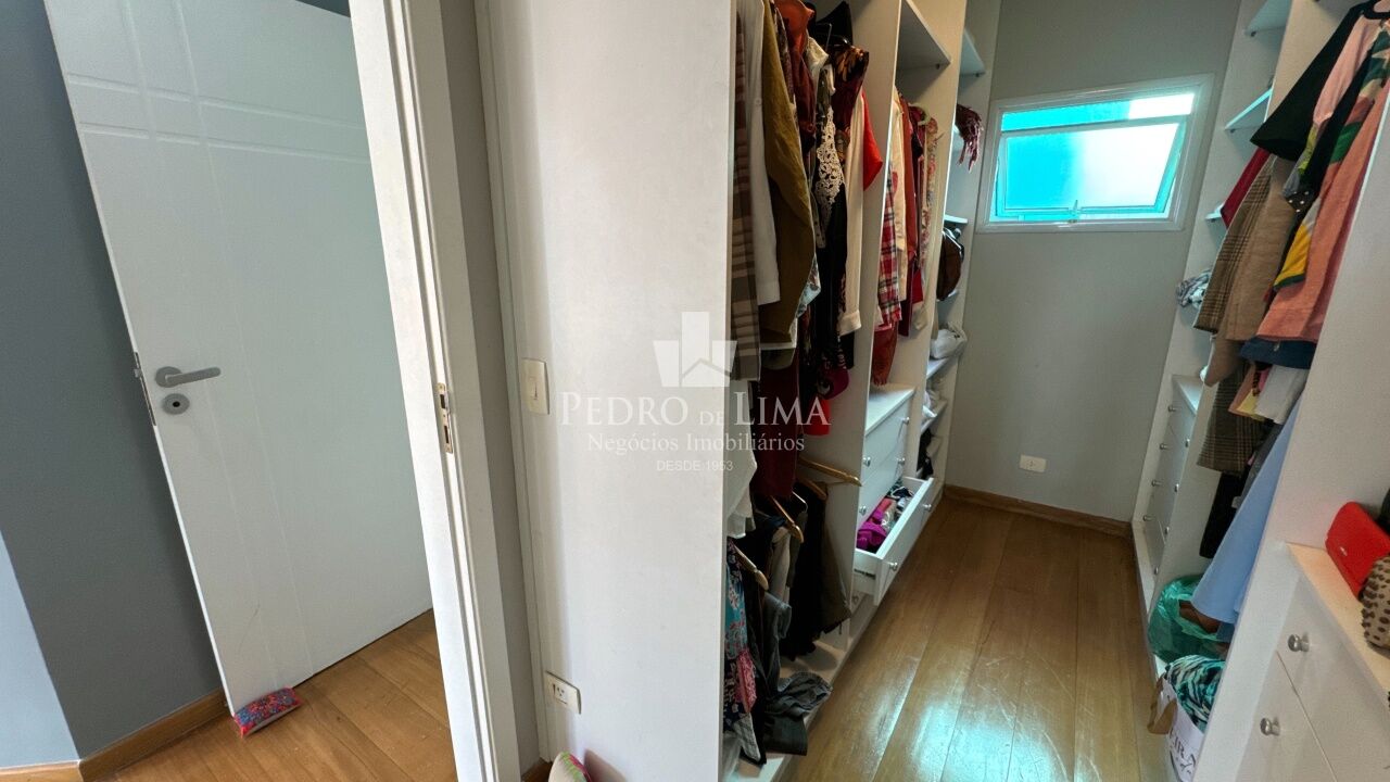 Sobrado 3 suites 6 vagas no Jardim Taxtil