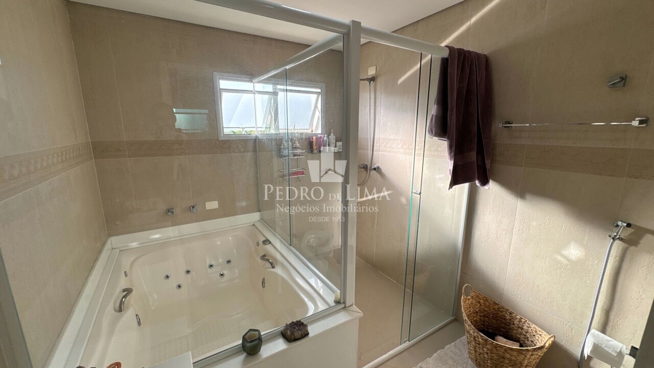 Sobrado 3 suites 6 vagas no Jardim Taxtil
