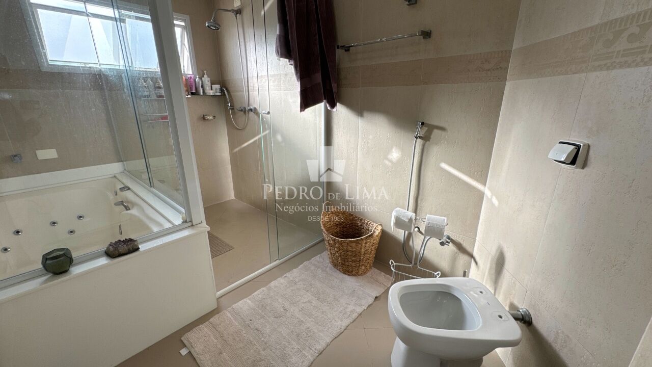 Sobrado 3 suites 6 vagas no Jardim Taxtil