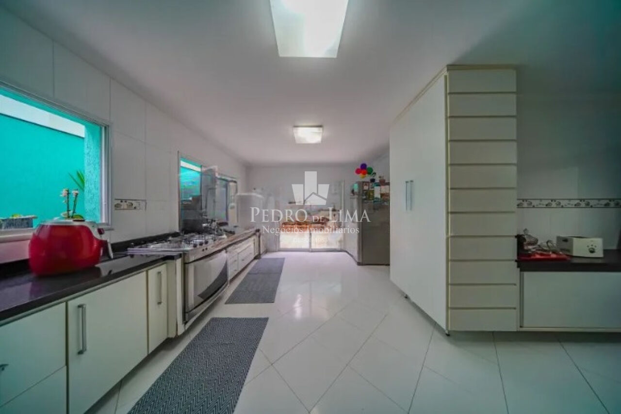 Sobrado 3 suites 6 vagas no Jardim Taxtil