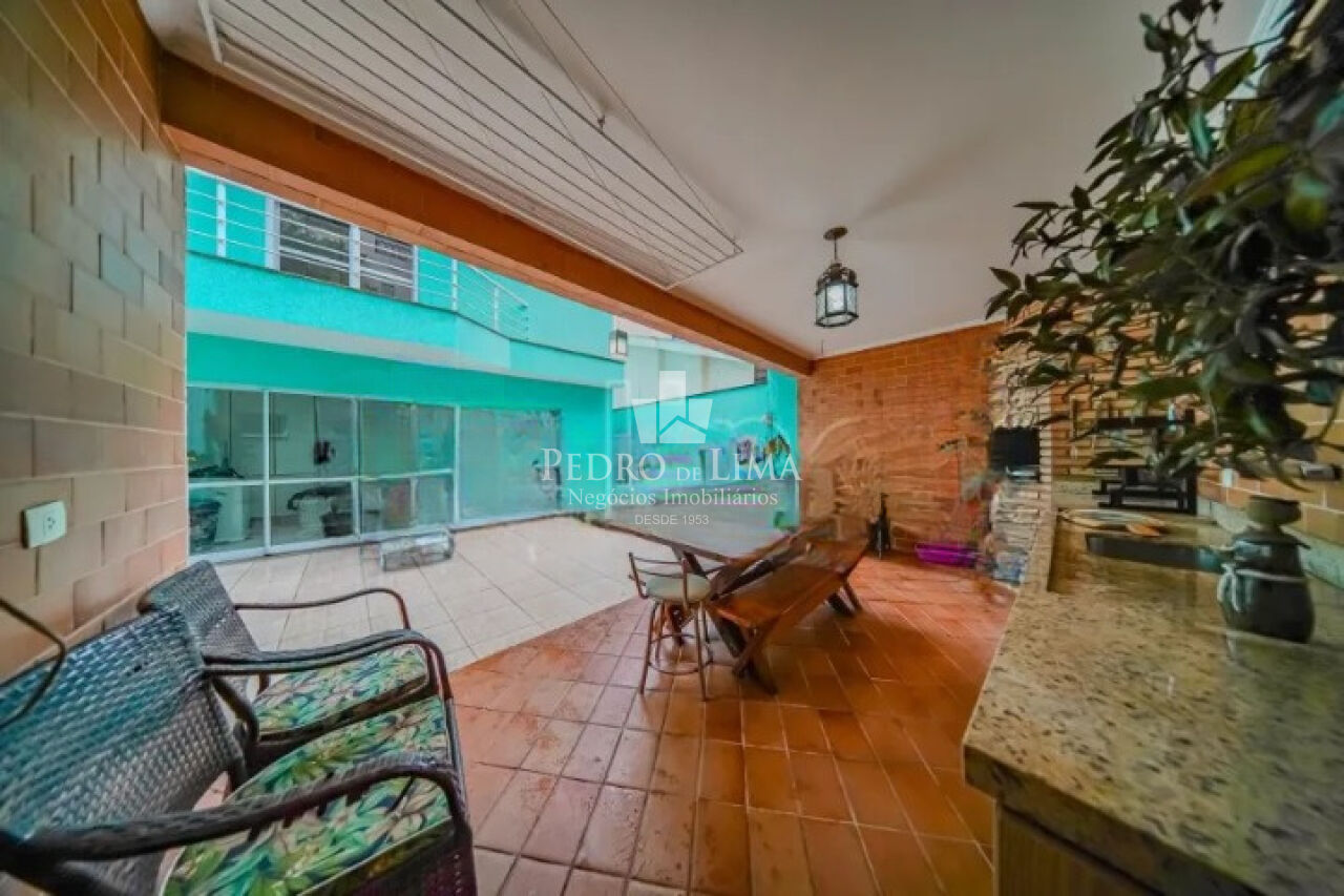 Sobrado 3 suites 6 vagas no Jardim Taxtil