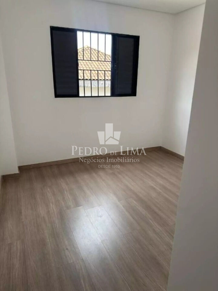 Sobrado com 3 quartos sendo 1 suíte, 3 banheiros, 2 vagas de garagem 