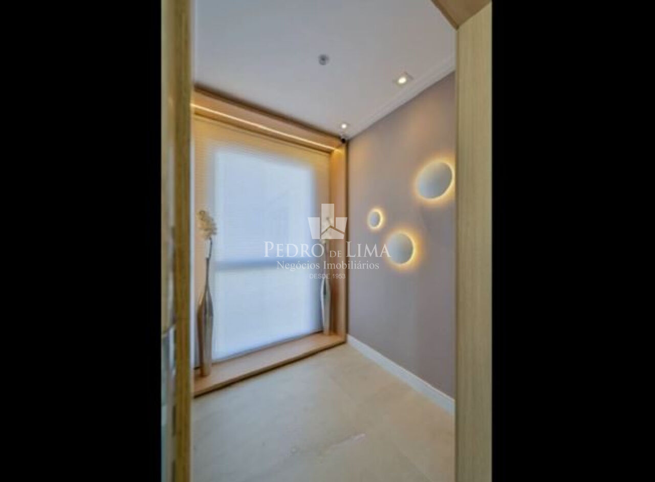 Apartamento no Tatuapé, reformado e mobiliado, 242m2, 4 suítes, 4 vagas + depósito privativo.