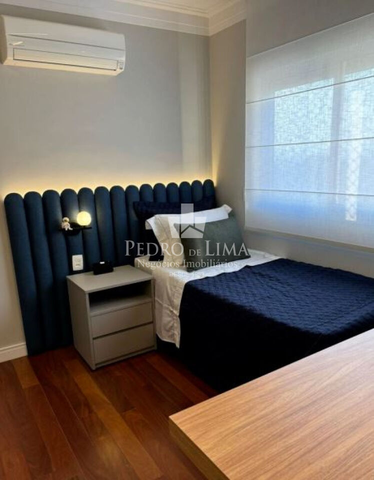 Apartamento no Tatuapé, reformado e mobiliado, 242m2, 4 suítes, 4 vagas + depósito privativo.
