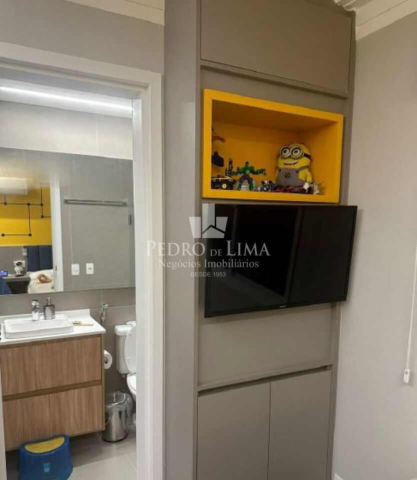 Apartamento no Tatuapé, reformado e mobiliado, 242m2, 4 suítes, 4 vagas + depósito privativo.